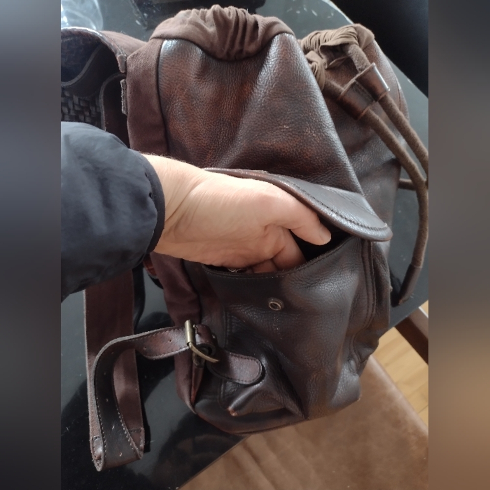 Stylish 100% Leather Zara Backpack - Picture 3 of 14